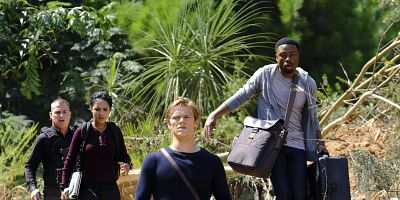 Poster der Serie Skull + Electromagnet