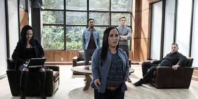 Poster der Serie Bullet + Pen