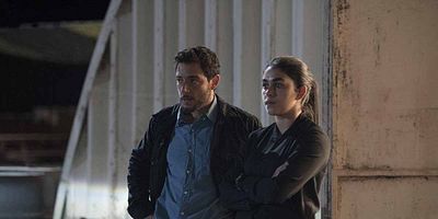 Poster der Serie Close To Home: Part 1