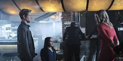 Poster der Serie Mardi Gras Beads + Chair