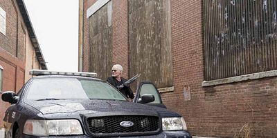 Poster der Serie Murdoc + Handcuffs