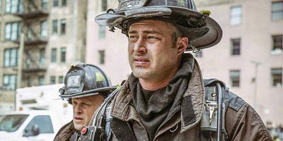 Poster der Serie An allen Fronten