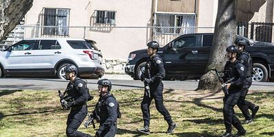 Poster der Serie Schwarz gegen Blau