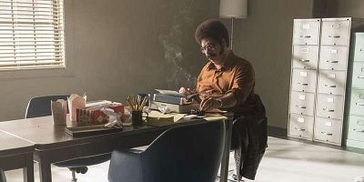 Poster der Serie Between Us