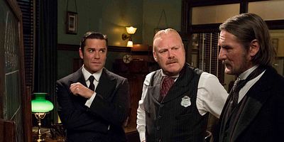 Poster der Serie 8 Footsteps