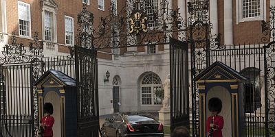 Poster der Serie L-O-N — LONDON (2)