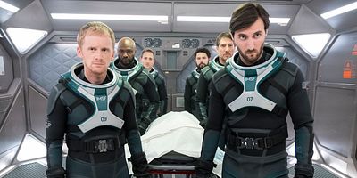 Poster der Serie Worlds Apart