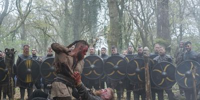 Poster der Serie What Happens in the Cave