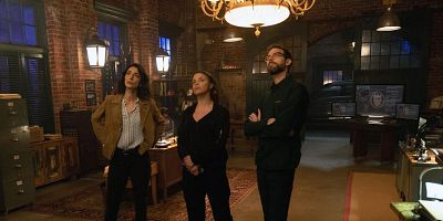 Poster der Serie Conspiracy Theories