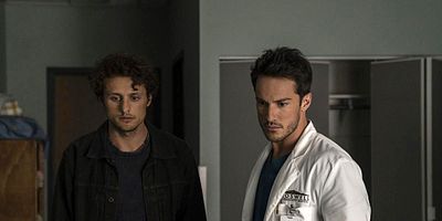 Poster der Serie Barely Breathing