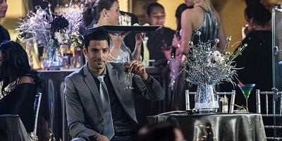 Poster der Serie Champagne Supernova