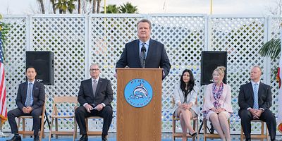 Poster der Serie Commencement