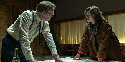 Poster der Serie Please Remain Calm