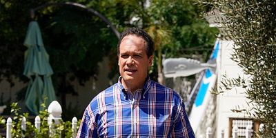 Poster der Serie Bed, Bath & Beyond Our Means