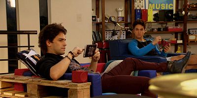 Poster der Serie Una Nueva Competencia, Sobre Ruedas