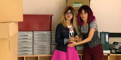 Poster der Serie Algo más que amigos?, sobre ruedas