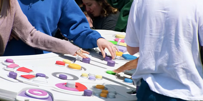 Poster der Serie Inside Out: Console in the Park