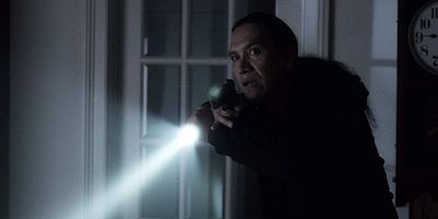 Poster der Serie The Night Is Darkening Round Me