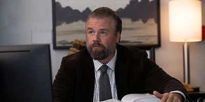 Poster der Serie Hiding Behind My Smile