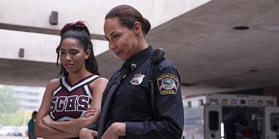 Poster der Serie Parallel Trenches