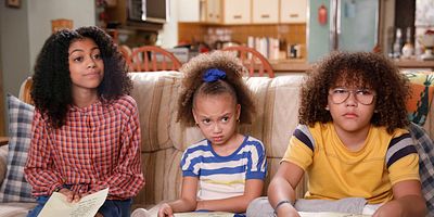 Poster der Serie She Works Hard for the Money