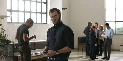 Poster der Serie Nutzlose Wahrheit