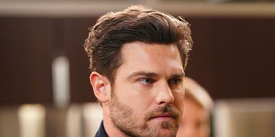 Poster der Serie Enthüllungen