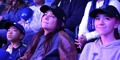 Poster der Serie Listen to the Roosters