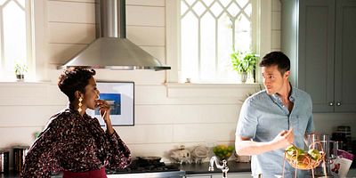 Poster der Serie Überall nur nicht hier