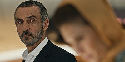 Poster der Serie Notlandung in Teheran