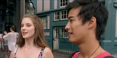 Poster der Serie In the Middle, Somewhat Elevated