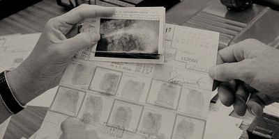 Poster der Serie Verschließt. Eure. Türen.