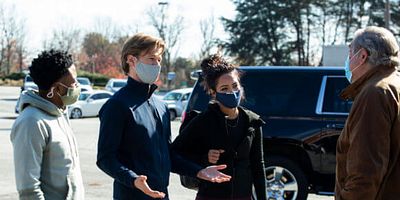 Poster der Serie Quarantine + N95 + Landline + Telescope + Social Distance