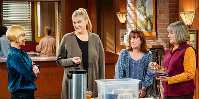 Poster der Serie Vinyl Flooring and a Cartoon Bear