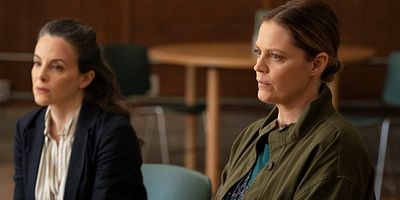 Poster der Serie Things Fall Apart