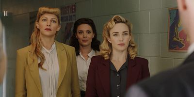 Poster der Serie A Woman's Place is in the War Effort!