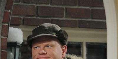 Poster der Serie Shoveling Snow