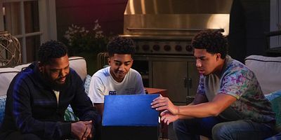 Poster der Serie Sneakers by the Dozen