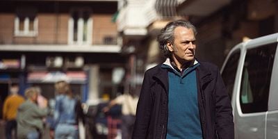 Poster der Serie Lo que se esconde bajo la alfombra