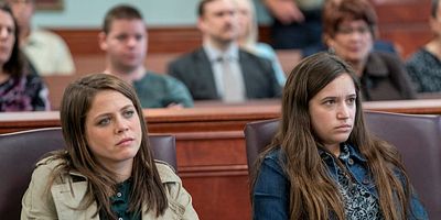 Poster der Serie She's Not Who You Think She Is