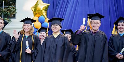 Poster der Serie Adam Graduates!