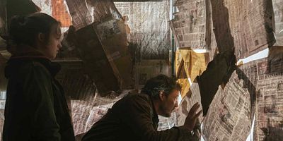 Poster der Serie Please Hold My Hand