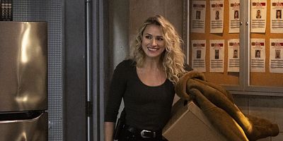 Poster der Serie Above & Beyond