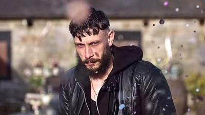 bild aus der news Der Star eines Netflix-Sensations-Hits meldet sich heute mit seiner neuen Serie zurück – und sieht jetzt völlig anders aus!