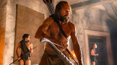 bild aus der news "Harry Potter"-Bösewicht als mythischer Held: Im Trailer zu "The Return" erwartet euch krachende Action vor historischer Kulisse