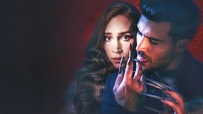 bild aus der news Von der Junggesellinnen-Party auf die Schlachtbank: Blutiger Trailer zum Vampir-Horror "You Shouldn’t Have Let Me In"