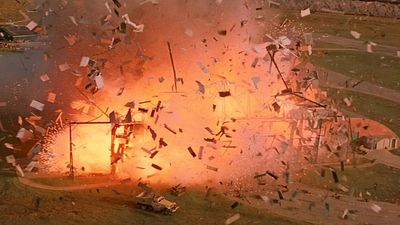 bild aus der news Heute Abend im TV: Dieser "James Bond"-Hit gewann eines der seltsamsten Blockbuster-Duelle der Kino-Geschichte