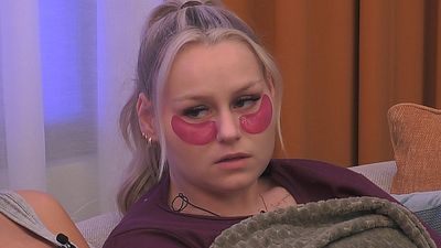 bild aus der news Nach "Promi Big Brother"-Rauswurf rechnen Fans mit Sarah-Jane Wollny ab: "Die Fassade ist gefallen"