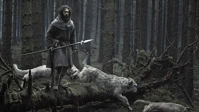bild aus der news Nach "Nosferatu" kommt "Werwulf": Jetzt gibt’s den ersten Trailer zum düsteren Historien-Horror mit Aaron Taylor-Johnson & Lily-Rose Depp