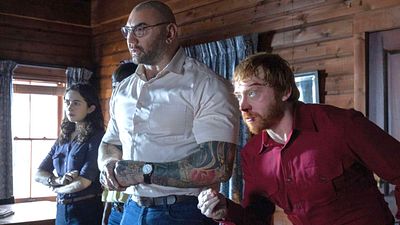 bild aus der news TV-Premiere: "Dune 2"-Star Dave Bautista glänzt in diesem Weltuntergangs-Thriller vom Meister des Plot-Twists